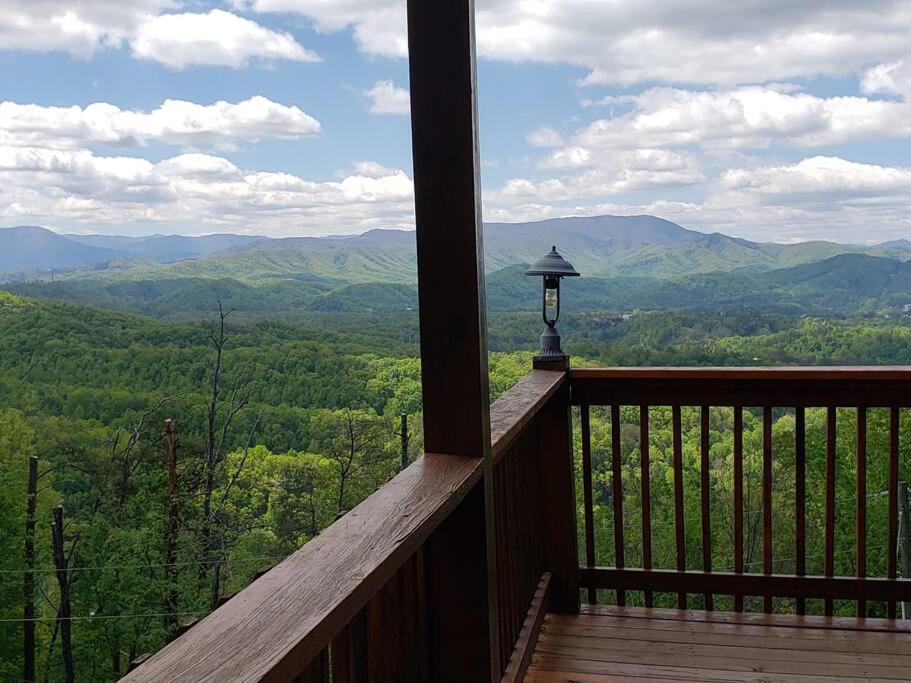 Yogi'S Den: Breathtaking Views! 3 Min To Dollywood, On 1 Acre! Vila Sevierville Exterior foto