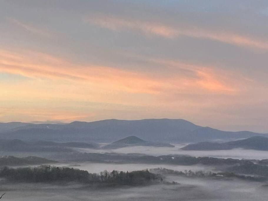 Yogi'S Den: Breathtaking Views! 3 Min To Dollywood, On 1 Acre! Vila Sevierville Exterior foto