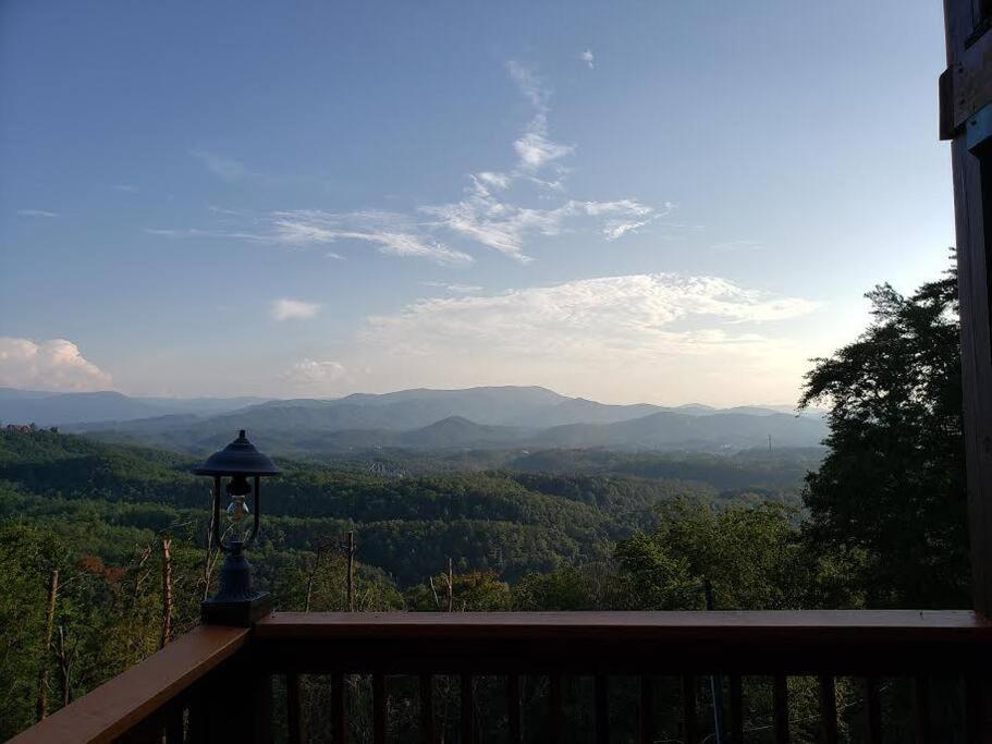 Yogi'S Den: Breathtaking Views! 3 Min To Dollywood, On 1 Acre! Vila Sevierville Exterior foto