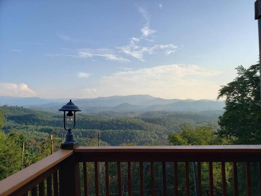 Yogi'S Den: Breathtaking Views! 3 Min To Dollywood, On 1 Acre! Vila Sevierville Exterior foto