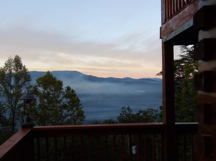 Yogi'S Den: Breathtaking Views! 3 Min To Dollywood, On 1 Acre! Vila Sevierville Exterior foto