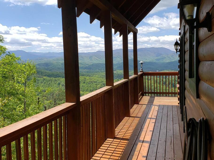 Yogi'S Den: Breathtaking Views! 3 Min To Dollywood, On 1 Acre! Vila Sevierville Exterior foto
