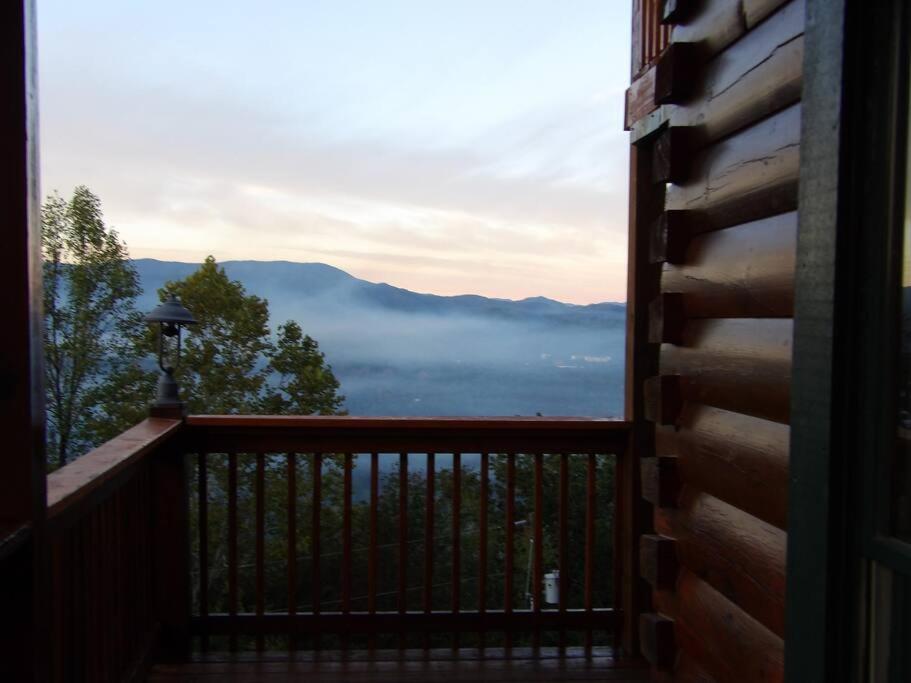Yogi'S Den: Breathtaking Views! 3 Min To Dollywood, On 1 Acre! Vila Sevierville Exterior foto