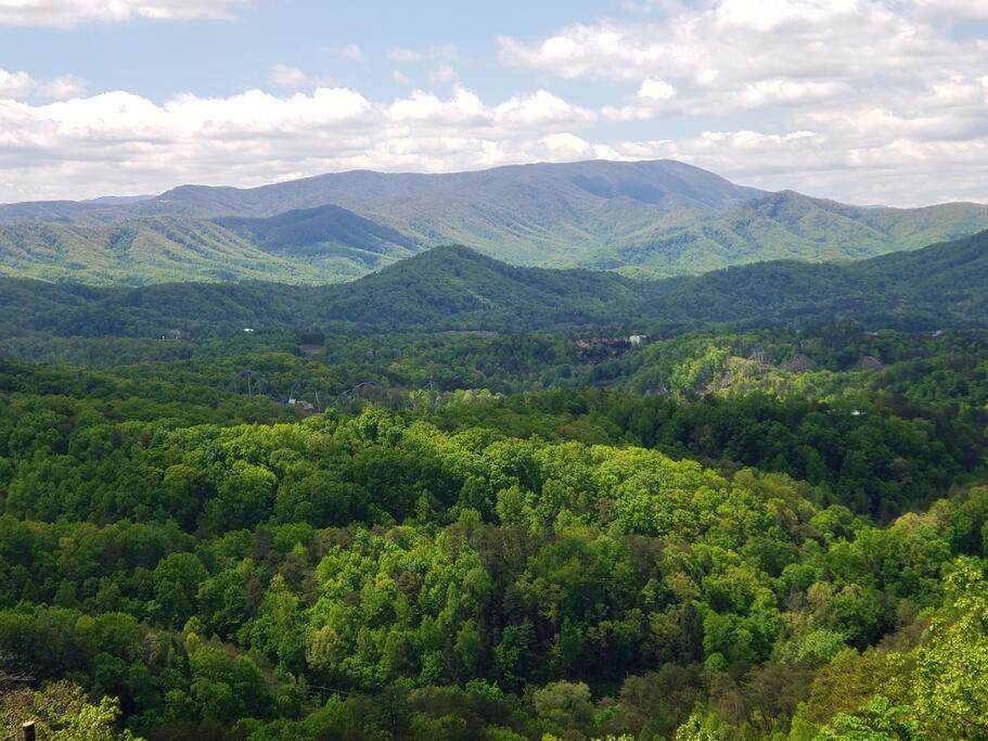 Yogi'S Den: Breathtaking Views! 3 Min To Dollywood, On 1 Acre! Vila Sevierville Exterior foto