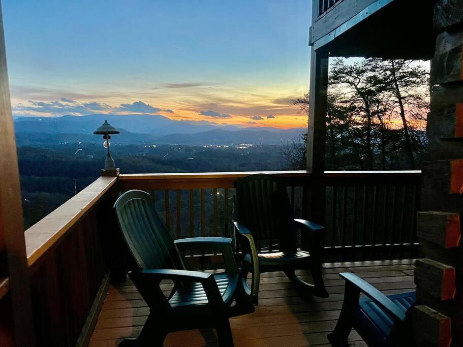 Yogi'S Den: Breathtaking Views! 3 Min To Dollywood, On 1 Acre! Vila Sevierville Exterior foto