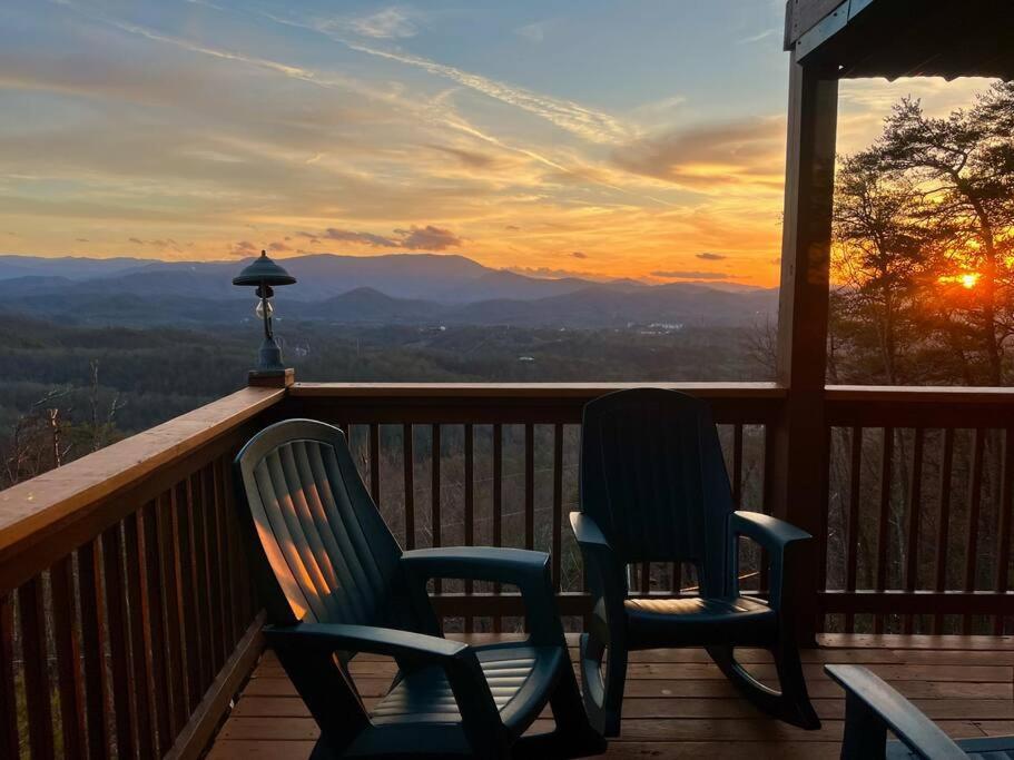 Yogi'S Den: Breathtaking Views! 3 Min To Dollywood, On 1 Acre! Vila Sevierville Exterior foto