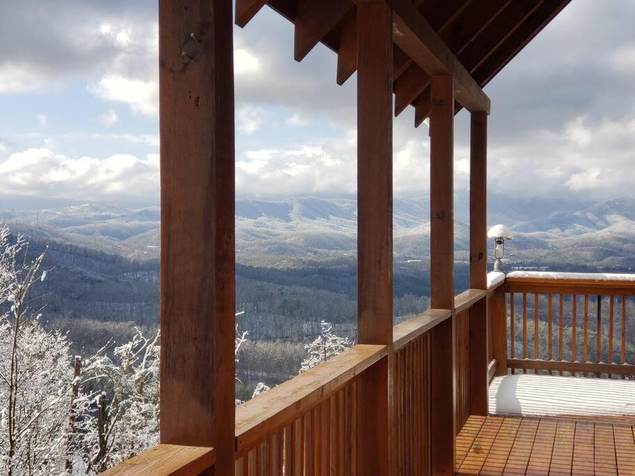 Yogi'S Den: Breathtaking Views! 3 Min To Dollywood, On 1 Acre! Vila Sevierville Exterior foto