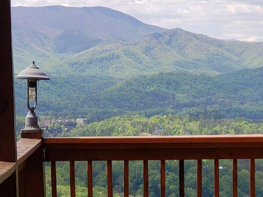 Yogi'S Den: Breathtaking Views! 3 Min To Dollywood, On 1 Acre! Vila Sevierville Exterior foto