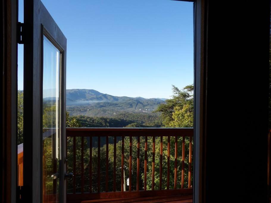 Yogi'S Den: Breathtaking Views! 3 Min To Dollywood, On 1 Acre! Vila Sevierville Exterior foto