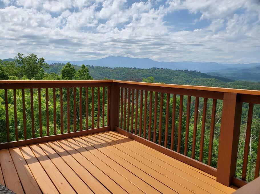 Yogi'S Den: Breathtaking Views! 3 Min To Dollywood, On 1 Acre! Vila Sevierville Exterior foto